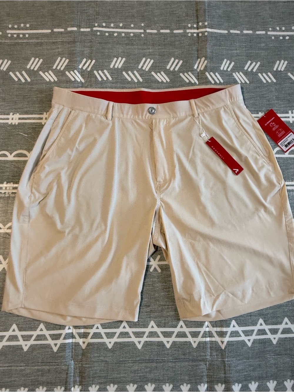 REDVANLY Hanover 9” Golf Shorts XL Macadamia NWT